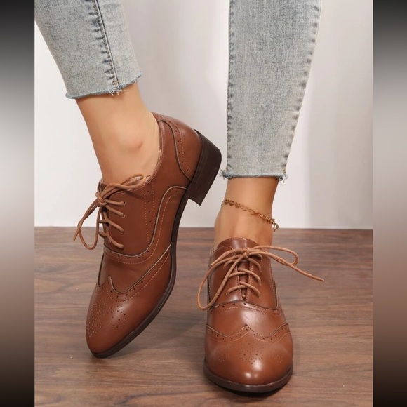 Women’s Lace Up Oxford Style Shoes - Picture 1 of 4